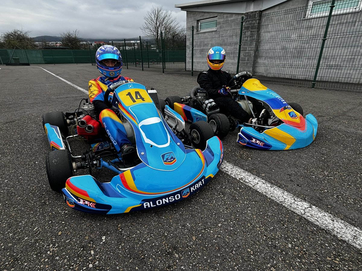 alo_oficial's tweet image. Domingo completo. Más de 70 vueltas en el @MuseoCircuitoFA con y sin lluvia 🌤️🌧️ . Probando cosas nuevas del FAkart junto a @dpkracing1 y @DiegoRuiloba . Súper día 💪.