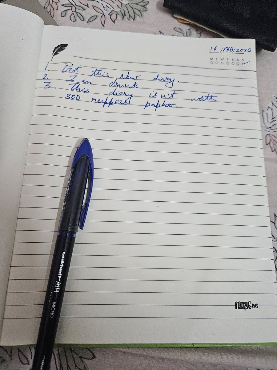 Avraw's tweet photo. @papbooofficial Exoected a lot more than this for 300 rupees. The image on the cover is pixelated.
The paper is yellowish.
This shouldn't have been way cheaper for the quality. https://t.co/A9CgCuO2HO