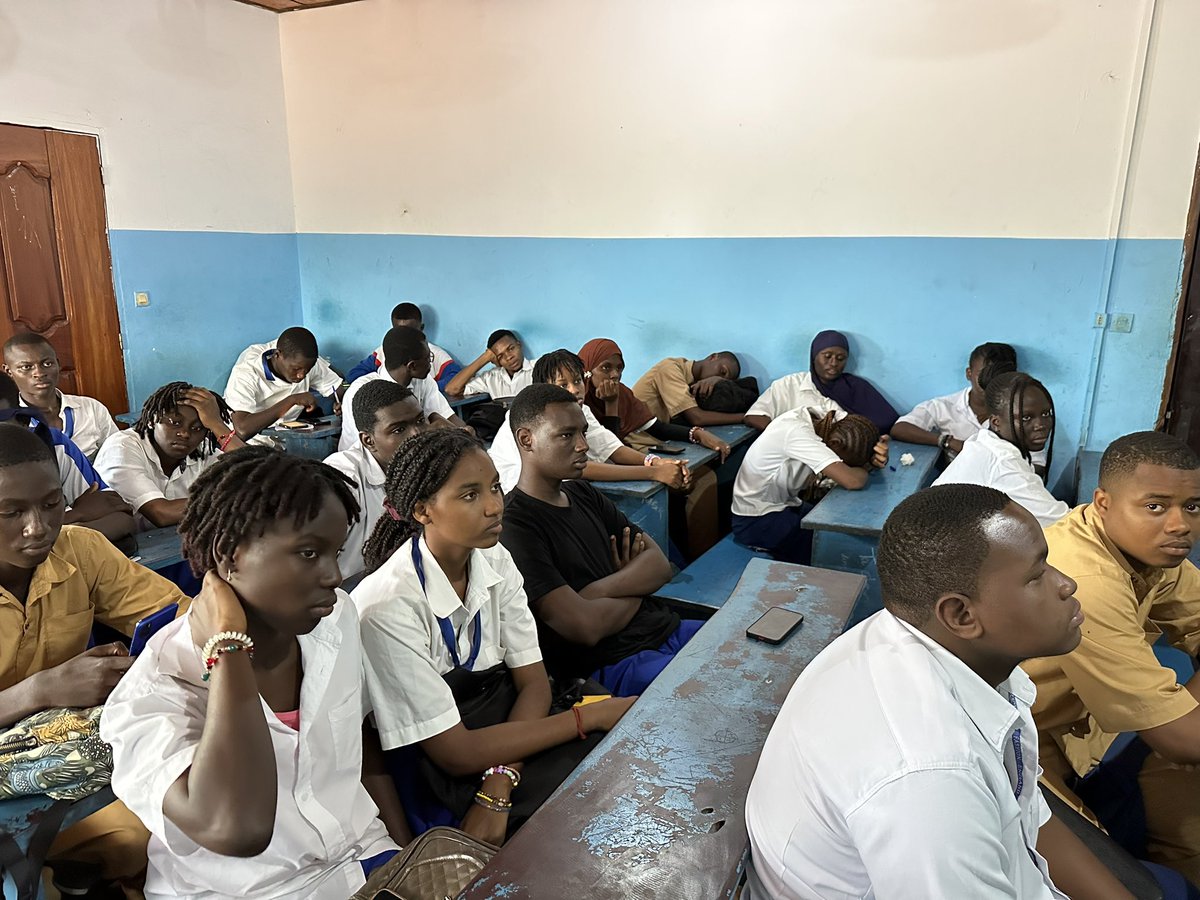 mamoudou_baro's tweet image. J’ai animé hier une séance de formation des lycéens sur la prévention et lutte contre le cyberharcèlement en milieu scolaire. Nous avons échangé sur l’identification des comportements abusifs en ligne, leurs impacts sur la victime et comment se protéger. 1/2 
#Kibaro #ABLOGUI