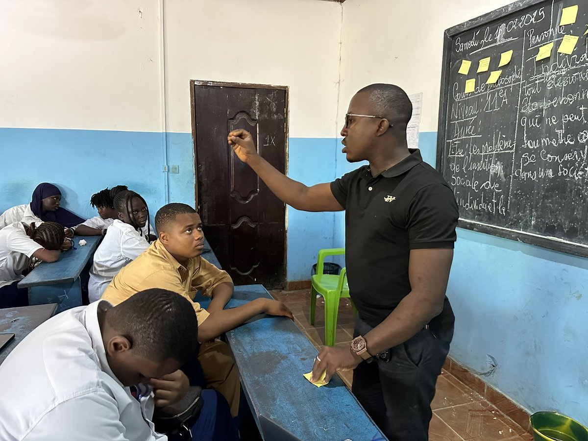 mamoudou_baro's tweet image. J’ai animé hier une séance de formation des lycéens sur la prévention et lutte contre le cyberharcèlement en milieu scolaire. Nous avons échangé sur l’identification des comportements abusifs en ligne, leurs impacts sur la victime et comment se protéger. 1/2 
#Kibaro #ABLOGUI