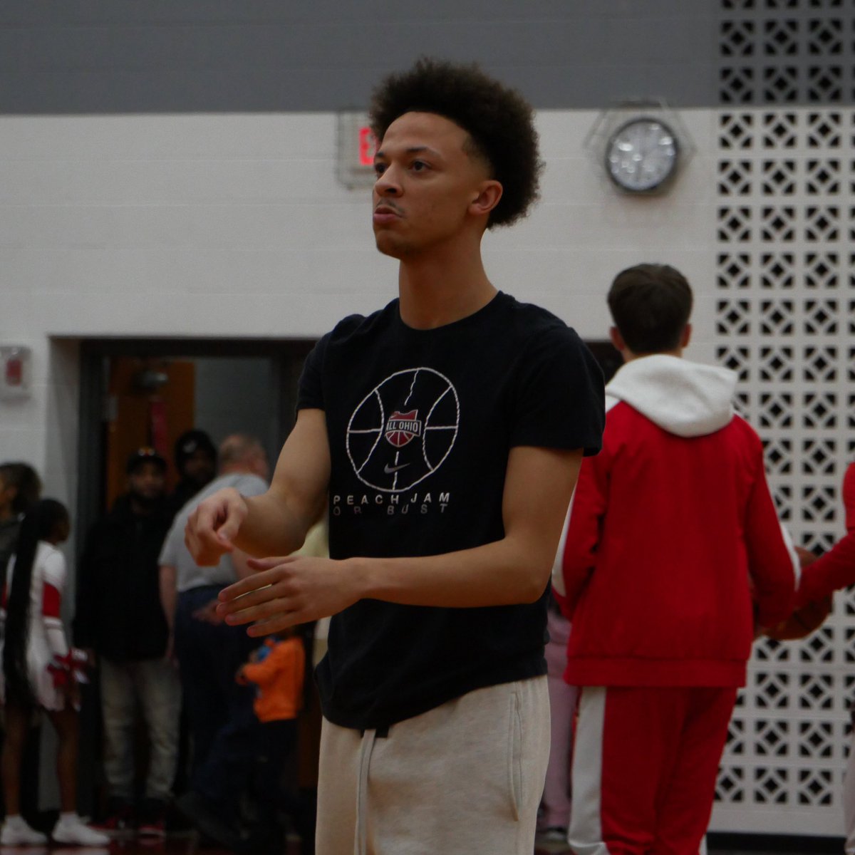 carson_flics's tweet image. Lima Senior takes the Cup Back after a 92-75 win over LCC.

#limacup #ohio #limaohio