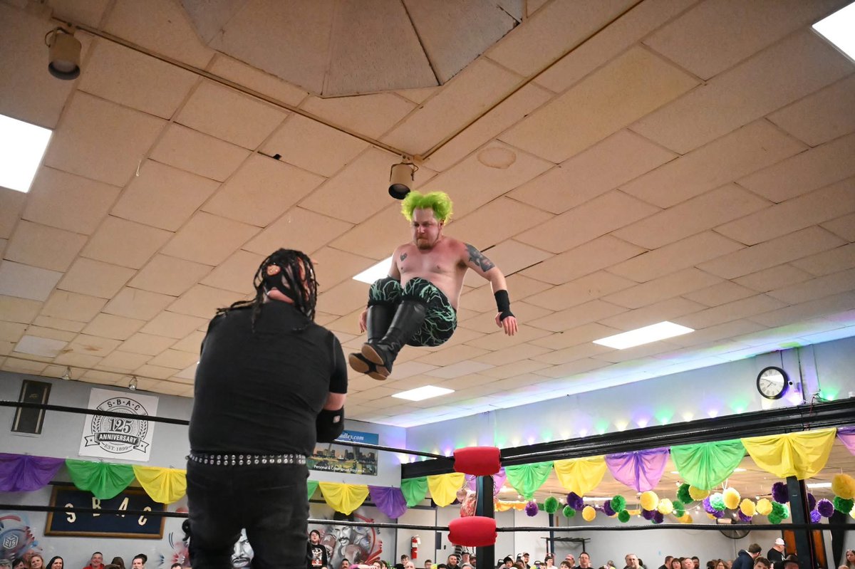 FrodoTheGhost's tweet photo. Making a connection! Set em up I’ll knock them down! Photos by “The Camera Guy” Alexander McNeal #wrestling #professionalwrestling #action https://t.co/Apu9lYE1yv
