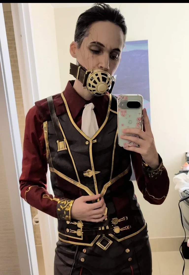 ziggycosplay's tweet photo. Cosplaying the ultimate dilf at Katsu. Silco is just best boy 🫶🫰 https://t.co/4ecEUqxcc6