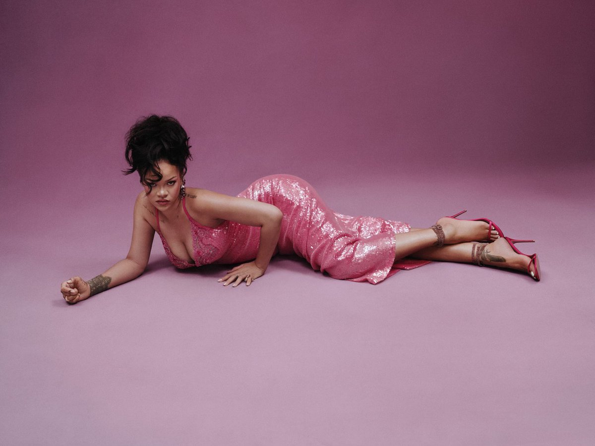 chartdata's tweet image. Most streamed black female artists in Spotify history across all credits:

#1 Rihanna 47B
#2 Nicki Minaj 37B
#3 SZA 29B
#4 Beyoncé 29B