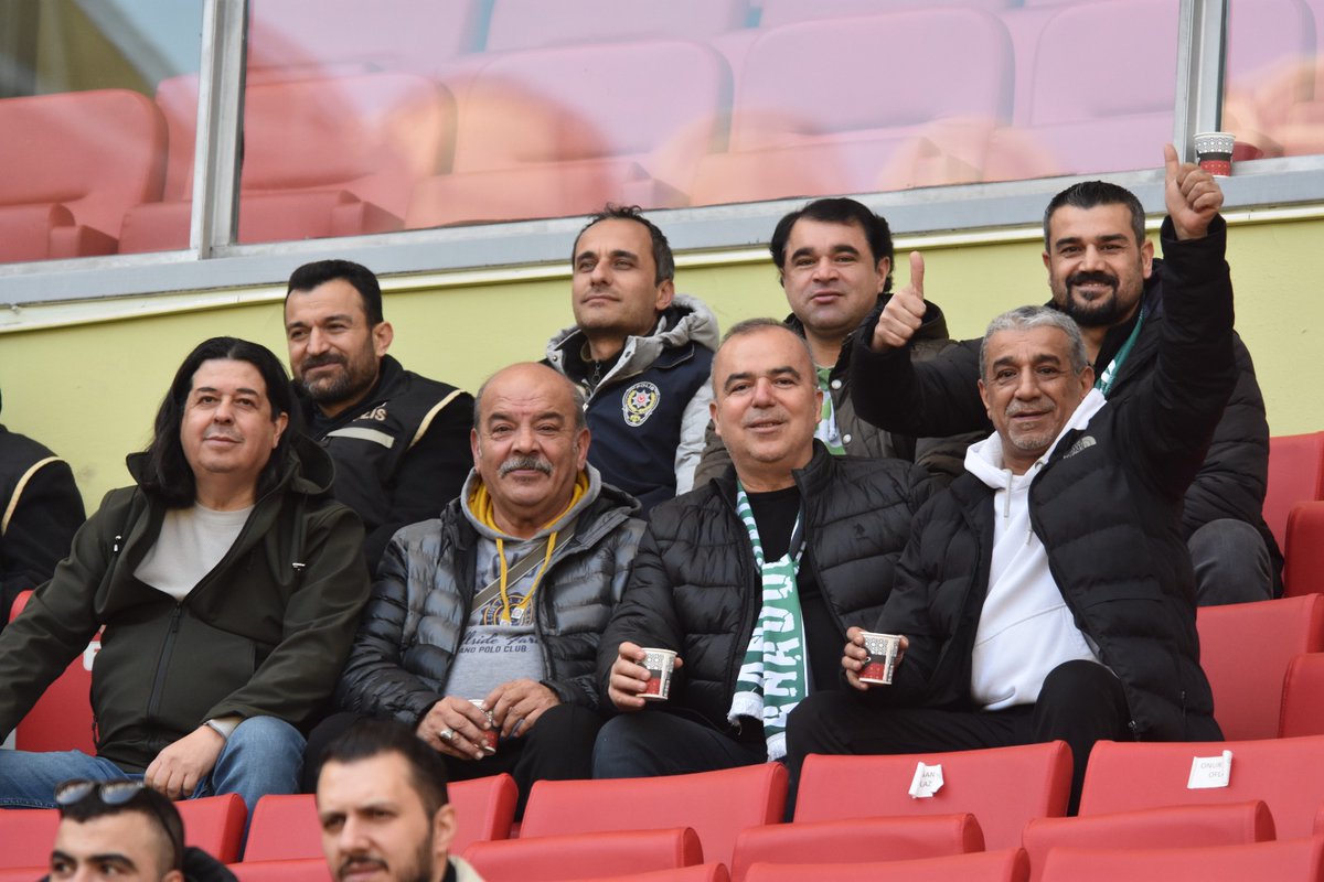 MAÇTA OLDUĞUMUZ  DOĞRUDUR BU MUTLULUĞUMUZU ELİMİZDEN ALAN RECEP HOCA SEN GİT ÖGRETMENLİGİ'Nİ YAP