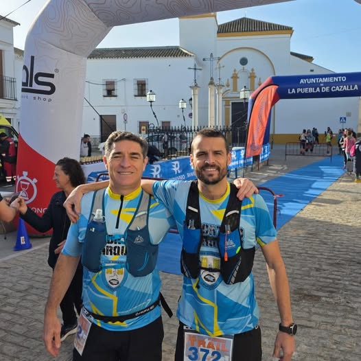 Hoy, David y Antonio se han dado cita en La Puebla de Cazalla para dar buena cuenta del Corbones Trail, prueba perteneciente a la Liga Sevillana de 2025. En redes, la organización, habían prometido jamón en el castillo. Este par se lo ha tenido que zampar y no han compartido.. 😁