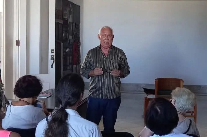 Tristeza enorme. Con inmenso dolor despedimos al muy querido Francisco López Sacha. El destacado narrador cubano, también ensayista y profesor, fue un permanente colaborador de la <a href="/CasAmericas/">Casa de las Américas</a>. Llegue a sus familiares, amigos y alumnos nuestro abrazo.