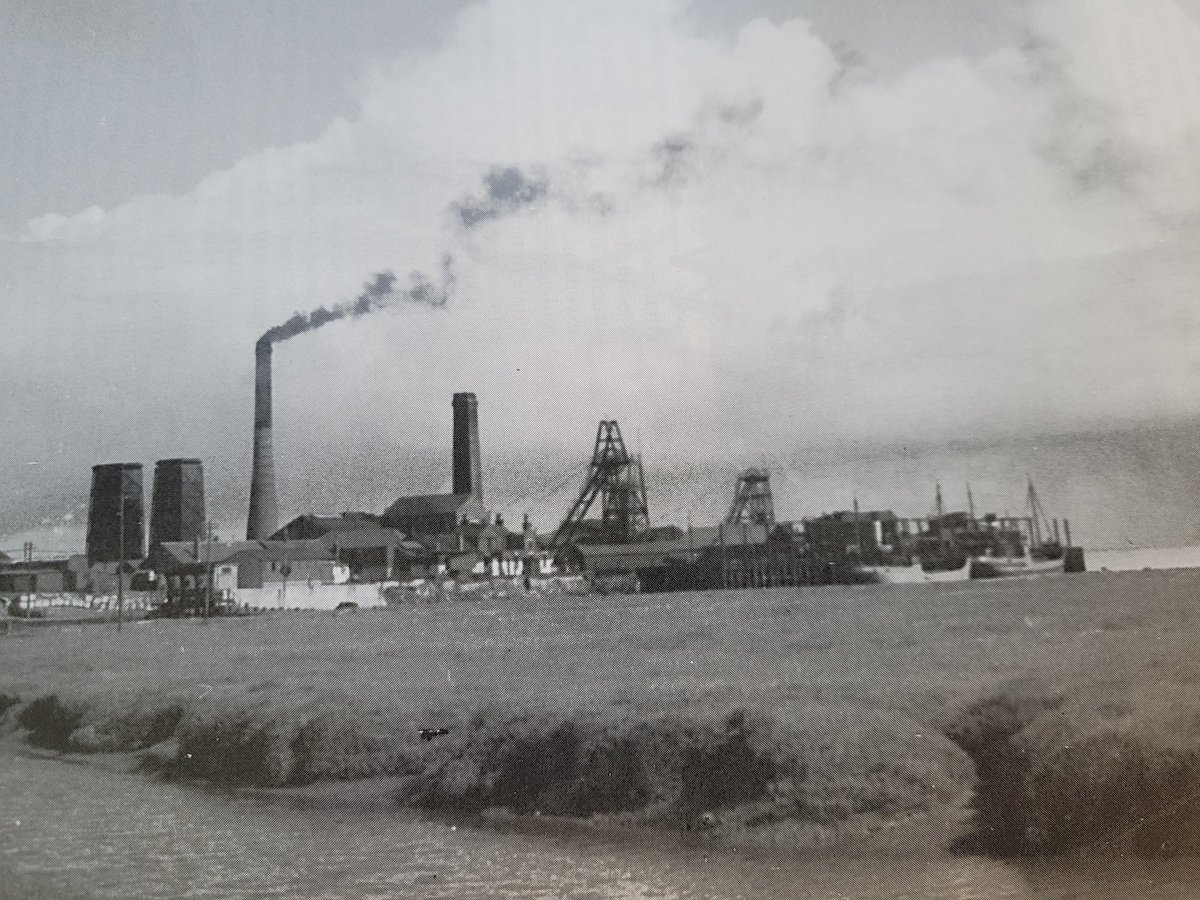 Dipyn o hanes..

An evocative pic of Parlwr du
(Point of Ayr) colliery. The last pit In the north Wales coalfield, closed in  1996..
I only know of 2 distant relations that worked there..2nd cousins of my Taid. 
Robert Parry Evans and his brother 
Edward.