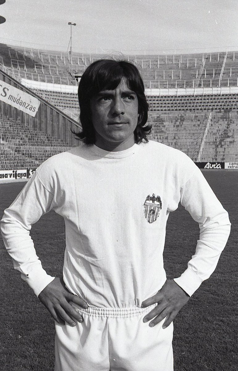 SuperMontoro's tweet photo. Siempre una sonrisa. Siempre una anécdota que contar. Un fuerte abrazo a la familia de D. Óscar Rubén Valdez. Hasta siempre mi apreciado Almirante Brown. https://t.co/m9EE8sAnnT