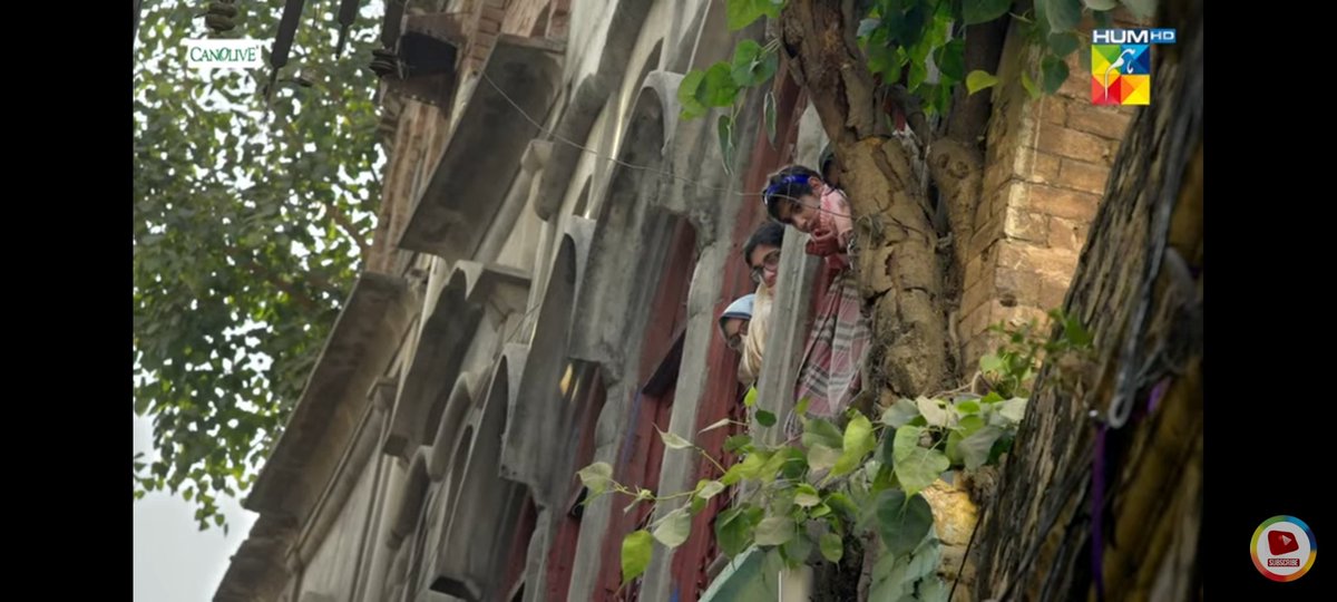 ShaheerAdil2000's tweet photo. For me these two shots are the most powerful shots of last episode of #tmnn because i think it represents all of us. It shows how we all are mere spectators and equally complicit in all the mob lynchings happening in Pakistan.
#tanmanneeloneel https://t.co/K3yMLF2ADn