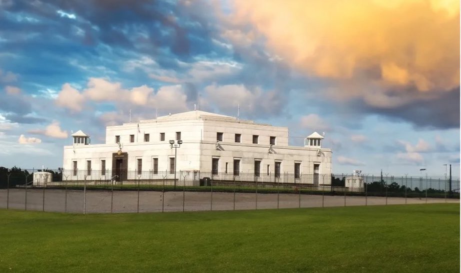 IanJaeger29's tweet image. What happens if all the gold in Fort Knox is not there when DOGE audits it?