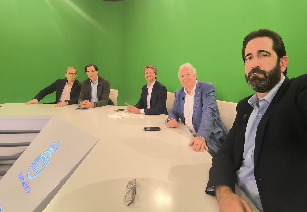 Haciendo la previa en RMtv de la final de la copa del rey de la <a href="/ACBCOM/">Liga Endesa</a> contra <a href="/unicajaCB/">UnicajaCB</a> con mis compañeros <a href="/jluisllorente/">José Luis Llorente</a> <a href="/vpanil8/">Vicente Paniagua..8</a> <a href="/DarioQ76/">Darío Quesada</a> junto a <a href="/AlvarodelaLama/">Álvaro de la Lama</a> no os perdáis luego la final con nuestro audio también!