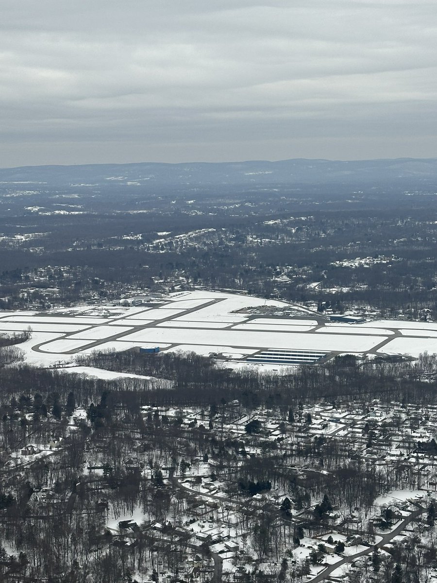 PilotFun101's tweet image. Poughkeepsie Hudson Valley Regional Airport Runway 24. (KPOU) #PilotFun101
