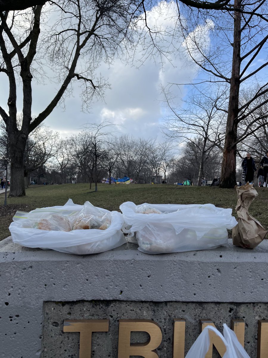 jennifer evans 🇵🇸🇱🇧🇨🇦 (@nejsnave) on Twitter photo It was a sunday like this in Feb 2021 when I was helping <a href="/mohamadfakih8/">Mohamad Fakih, C.M.</a> and others cook in Regent Park, and we were leaving,
and there was a guy sitting outside on the benches. It was cold. It was extremely snowy. He was just sitting there. I walked up.
"Are you ok?"
He It was a sunday like this in Feb 2021 when I was helping <a href="/mohamadfakih8/">Mohamad Fakih, C.M.</a> and others cook in Regent Park, and we were leaving,
and there was a guy sitting outside on the benches. It was cold. It was extremely snowy. He was just sitting there. I walked up.
"Are you ok?"
He