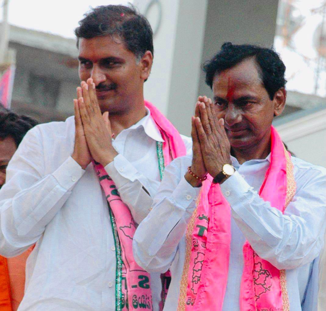 BRSHarish's tweet photo. కేసీఆర్ తెలంగాణ  ఉద్వేగం 
కేసీఆర్ తెలంగాణ ఉద్రేకం 
కేసీఆర్ తెలంగాణ స్వాభిమానం
కేసీఆర్ జై తెలంగాణ యుద్ధ నినాదం
కేసీఆర్ తెలంగాణ సమున్నత అస్తిత్వం 
కేసీఆర్ తెలంగాణ ప్రజా ఉద్యమ  పటుత్వం 
కేసీఆర్ తెలంగాణ ఆవేశాల  అగ్నితత్వం 
కేసీఆర్ తెలంగాణ అనురాగాల అమృతత్వం 
కేసీఆర్ తెలంగాణ ప్రజాగళం
కేసీఆర్ తెలంగాణ ఆత్మగౌరవ రణం 
కేసీఆర్ తెలంగాణ నూతన రాష్ట్ర ఆవిష్కరణం 
కేసీఆర్ తెలంగాణ రాష్ట్ర  అభ్యుదయం 
కేసీఆర్ తెలంగాణ జనం గుండెల్లో నిత్య సూర్యోదయం 

మీరు నా తలనిమిరే తల్లిప్రేమ 
నాకు ఎనలేని మమకారం పంచిన మేనమామ 
నాకు రాజకీయ చైతన్యాన్ని నేర్పించి 
నాలో ప్రజా సేవా సంస్కారాన్ని రంగరించి 
నన్ను ఉద్యమ కార్యాచరణలో నడిపించి 
నాలోని నాయకత్వ గుణాన్ని ప్రేరేపించి 
నాకు పరిపాలనా  సామర్థ్యాన్ని కల్పించి 
నన్ను చరితార్థుణ్ణి చేసిన మీరు 
శత వసంతాలు ఆయురారోగ్యాలతో వర్ధిల్లాలని ఆ భగవంతుణ్ణి ప్రార్థిస్తున్నాను.

#HappyBirthdayKCR
#TelanganawithKcr