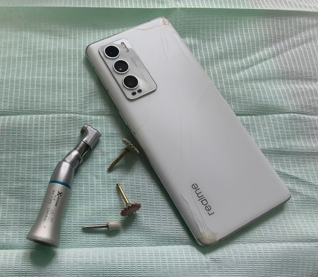 ravi3dfx's tweet photo. Realme Durability 🥲
#realme #realme14x #realmeP3x #realmep3proglowindark #realmep3prolaunching18thfeb https://t.co/sjqAK5JVXn
