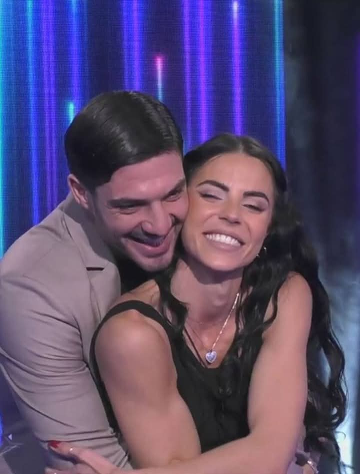 ZaylaViews's tweet photo. Chi vi emoziona di piรน
Shaila e Lorenzo =repostate Helena e Javier =like
๐ฅ๐ฅ
#Grandefratello #Uominiedonne #Shailenzo #Tommavi #helevier #sstvi #zelena #yulioli #GameChanger
#BlockBusterGameChanger https://t.co/yFzTpTGMJm