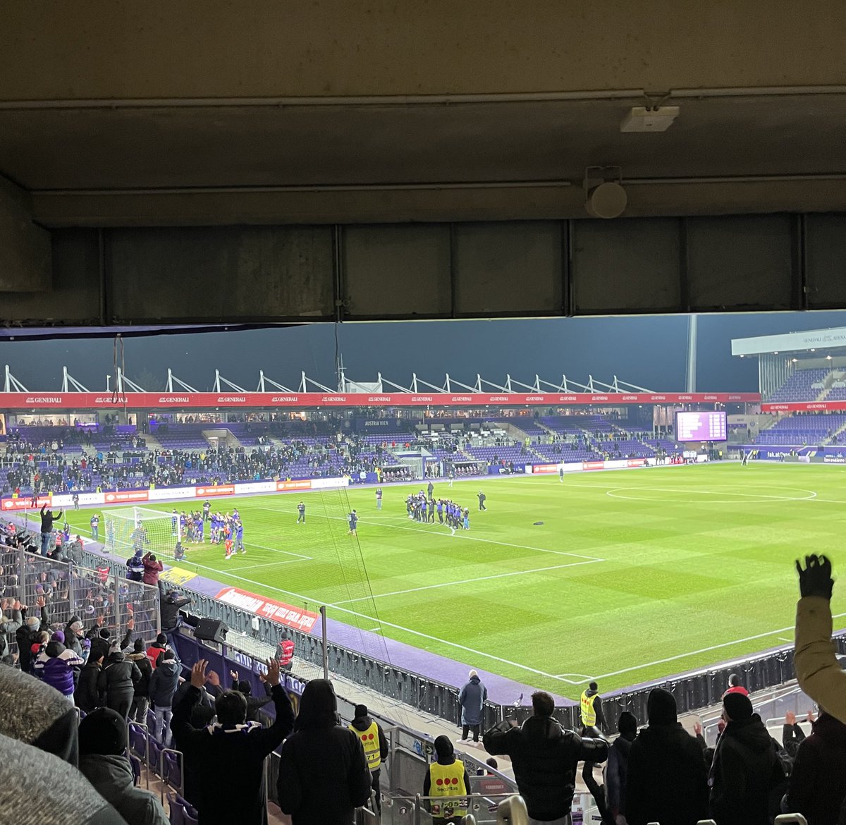 OliSCRLoco's tweet photo. Ich hätte einfach daheim bleiben sollen… ganz ehrlich spielerisch voll die Arschpartie von beiden Teams. https://t.co/RAkkAw2Za0