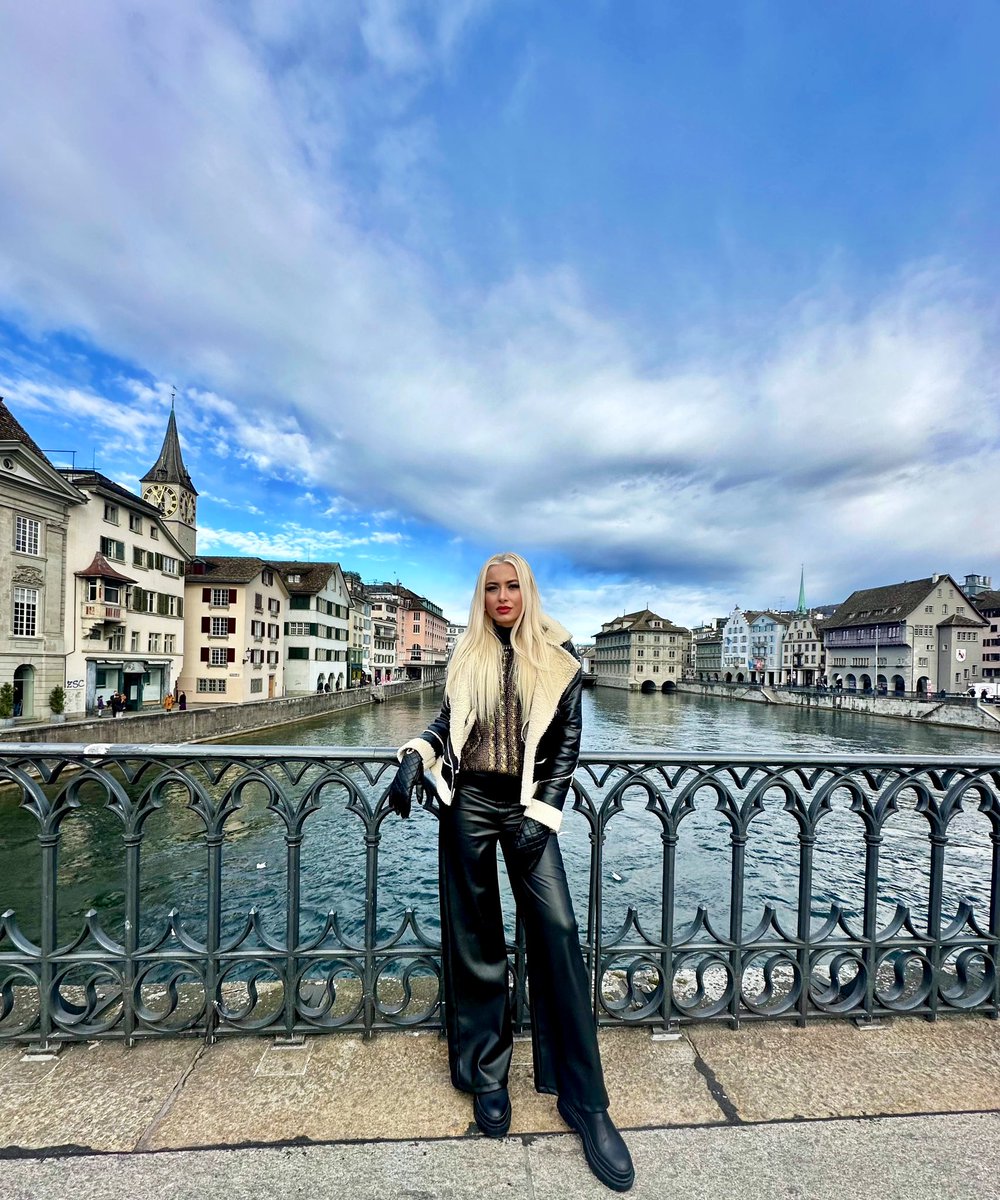 DilekPehlivan_'s tweet photo. Last photos🇨🇭bye 👋 #Switzerland #luzern #Geneve #zürih #cenevre #geneva #swiss #alps #cheese #chocalate #lake #Switzerlandlake #lugano https://t.co/sWrf4EptRz