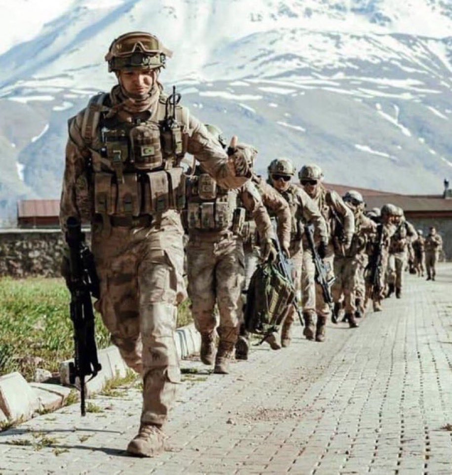 Türk ordusu 10 yıldır Suriye’de
7 yıldır da Irak’ta

Terörü kaynağında yok etme görevi yerine getirildi

Subaylarımız ve Astsubaylarımız ile birlikte Uzman Çavuşlarımızın da bu başarıda büyük payı var

Kadro sözünün yerine getirilmesi Uzman Çavuşlara en büyük mükafat olacaktır 🇹🇷
