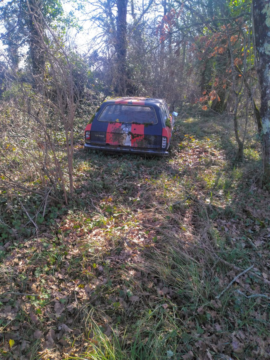Encore une voiture qui a suivi bêtement son gps.😁