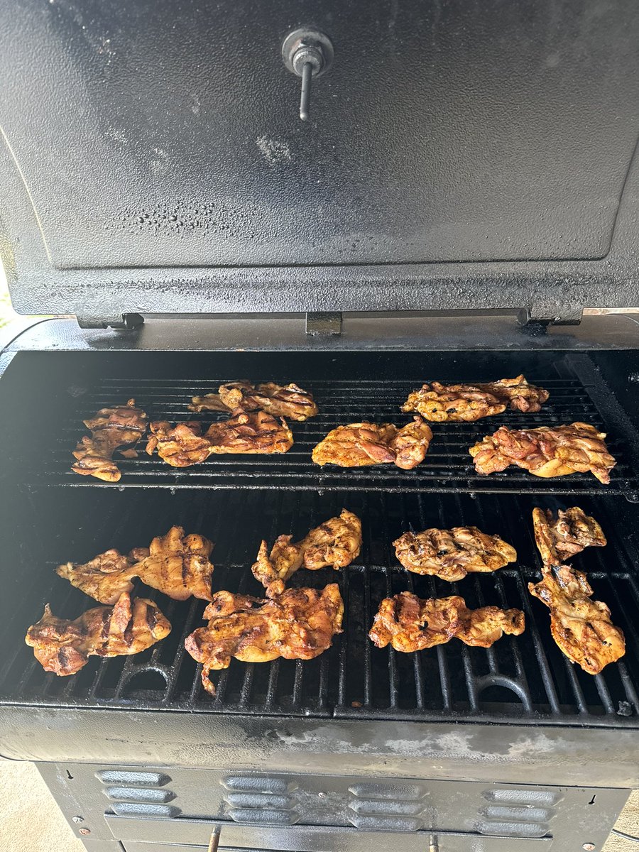 RickBCummings's tweet image. Mr. Cummings tried something new on the pellet today. Poor man’s burnt ends. Turned out way better than I expected. Also some chicken thighs for meal prep this week. #StandByToGetSome