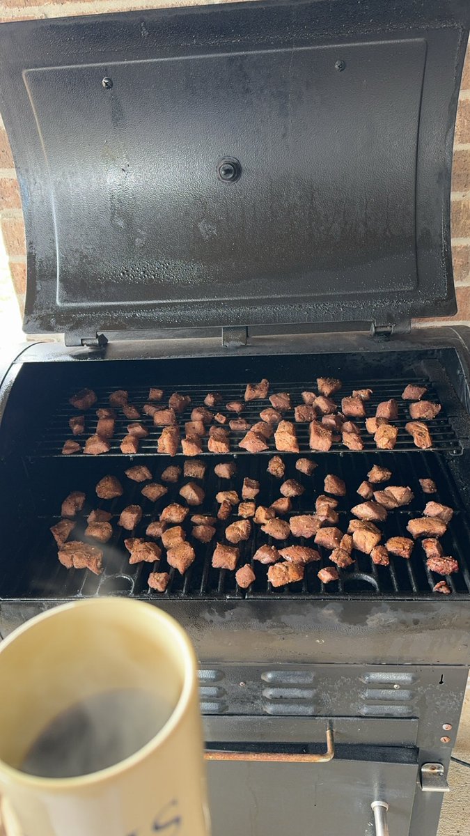 RickBCummings's tweet image. Mr. Cummings tried something new on the pellet today. Poor man’s burnt ends. Turned out way better than I expected. Also some chicken thighs for meal prep this week. #StandByToGetSome
