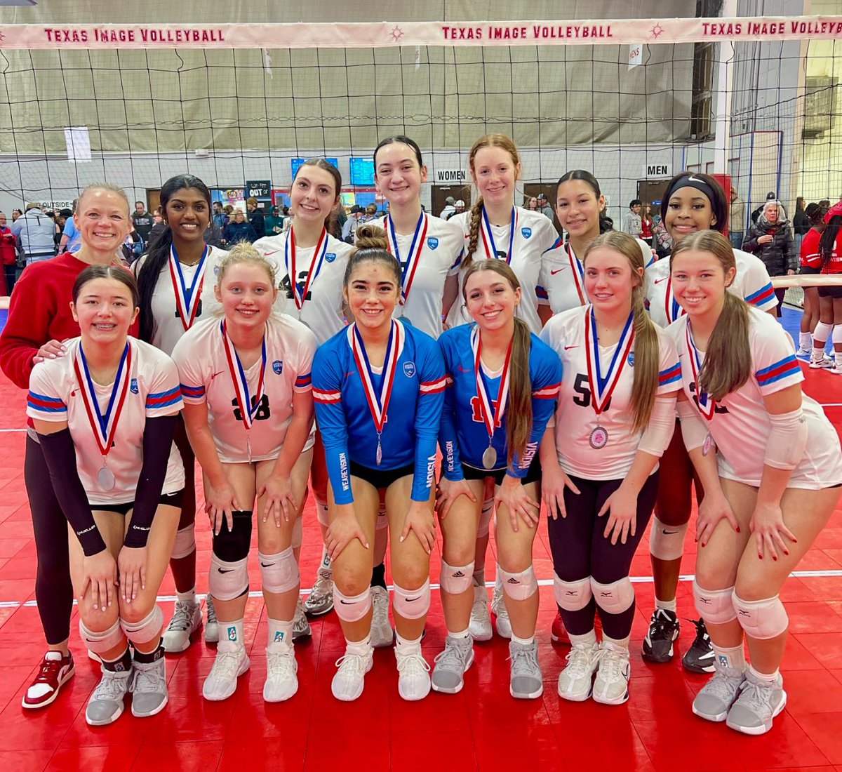 VisionVBClub1's tweet photo. #Vision16EXVBlue battled all day to finish 2nd🥈in the 17/18’s division at Asics Valentines Classic! Incredible effort, teamwork, and dedication all around. Way to go, girls! #WeAreVision https://t.co/pgzucWJkVG