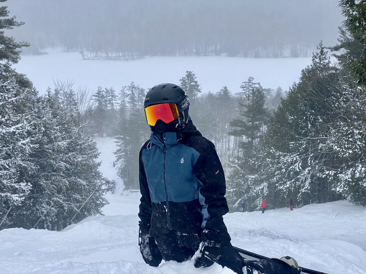 KingPineSkiArea's tweet photo. What an INCREDIBLE DAY we are having! Powder, smiles, laughter and most of all family fun! It's what we do, it's who we are. #VacationWeek #PowderDay #AllSmiles ๐โท๏ธโ๏ธ๐ https://t.co/iYenUYwap9