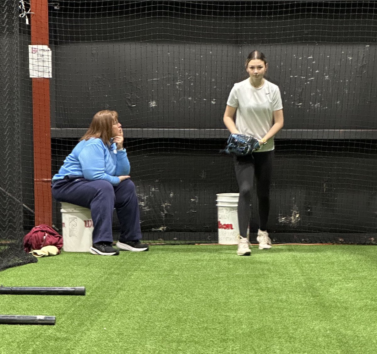 BachertMakayla's tweet photo. I had an amazing weekend in CO with @EHSSBCoach Yvette Hendrian. 3 session over a day and half working on spins and being more fluid. Can’t wait to show off the work at our first school ball game next week. #freshmanyear #pitcherlife #itsnowed #itwascold https://t.co/q6i2NIDvt2