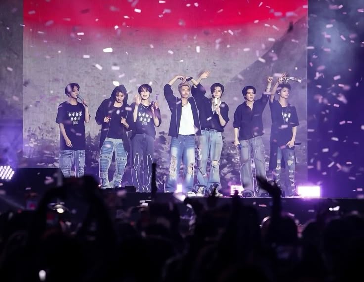 MixprintStudio's tweet image. miks! ˎ 19 ও˚
she/her  ܀
｟ interactive ｠
👀 moot hunting – day 1!! 🫶🏻✨ #WTL_IN_BULACAN

– perfect for kcon events! 💫 open for bulk orders din~

kindly RT to support this humble biz 🥺💗 every share means the world to me!! love you all sm!! 🫶🏻💓