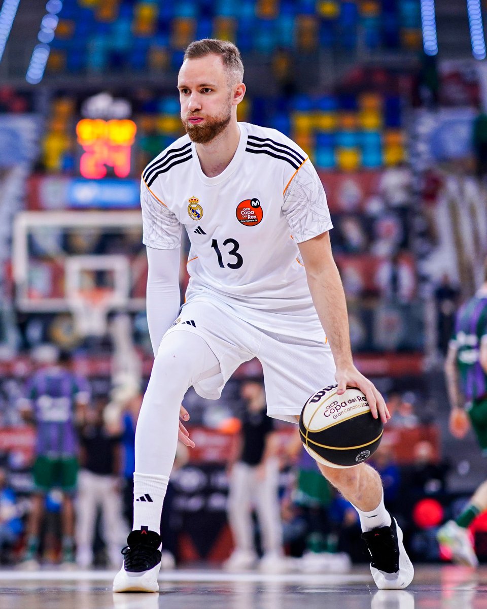 tjcope's tweet photo. 🏀 ¡Comenzó la final de Copa ACB!
💥 UNICAJA - REAL MADRID
#FinalCopaACB
🎙️ @JCXuancar
🎧 @albert_diez
🎧 @pilarcasado
🐶 @rubenparratdj
📻 COPE
💻 https://t.co/rRXADuClSE
📲 APP https://t.co/jkKCoX3S1Y