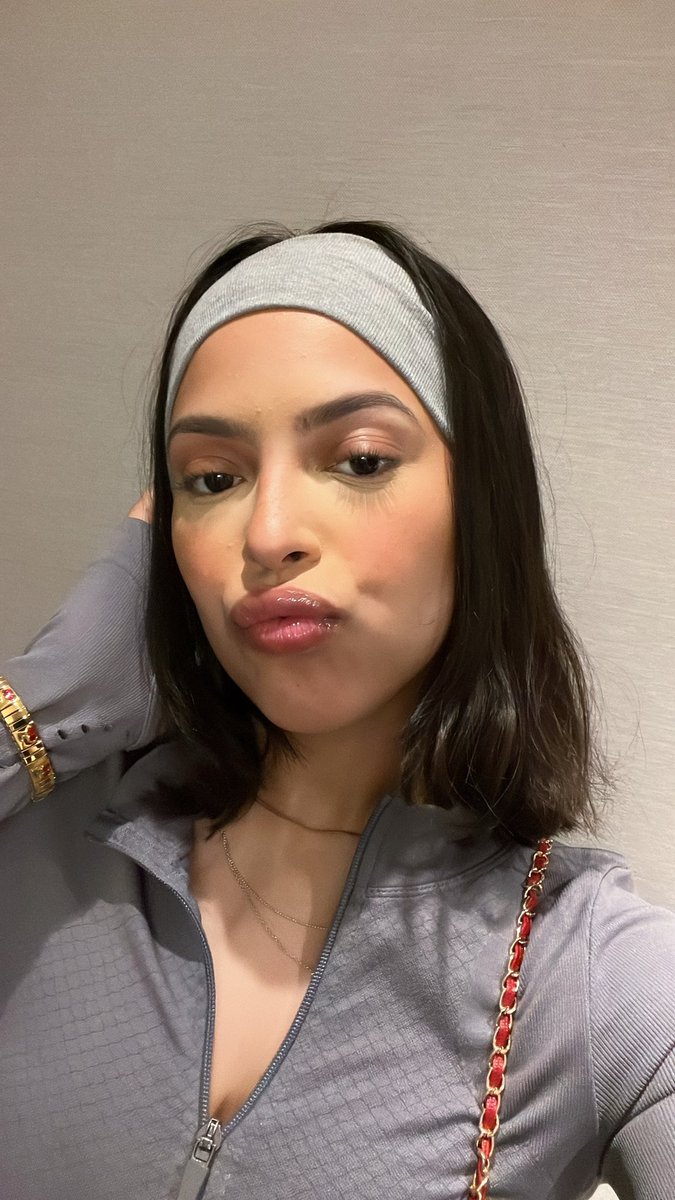 xolenaaaa's tweet image. The Glow 🪄