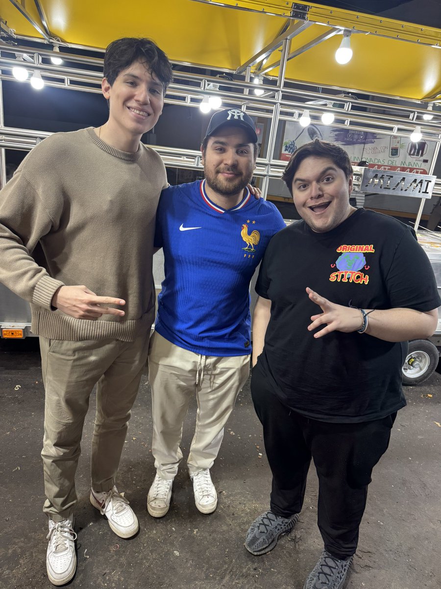 yeahcompa's tweet image. Que raros han estado los crossovers últimamente JAJA