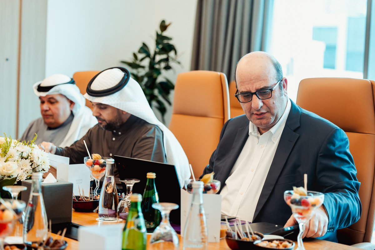 RedSeaMallKSA's tweet photo. في مستهل العام الجديد، عقد أعضاء مجلس إدارة شركة رسم لإدارة الأملاك المتطورة أول اجتماع لهم لهذا العام في فندق جوديان. 
تم خلال الاجتماع مناقشة خطة الشركة لعام 2025، بالإضافة إلى استعراض الإنجازات التي تم تحقيقها خلال العام الماضي. https://t.co/JYFe1AiOPG