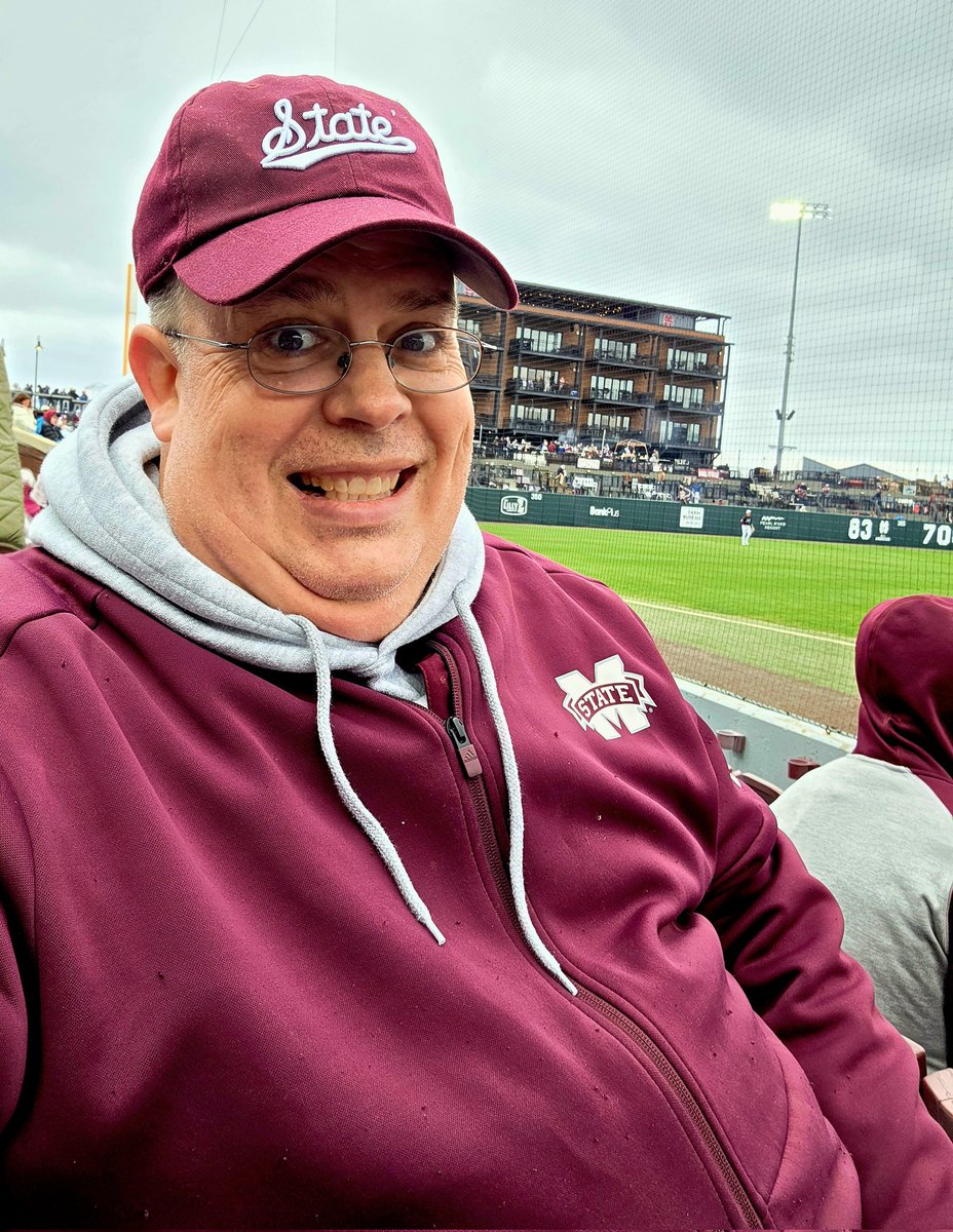 Hawk1_msu's tweet image. It&apos;s a wee bit nippy out at the Dude today, but wouldn&apos;t miss it for the world. #HailState #RocktheDude