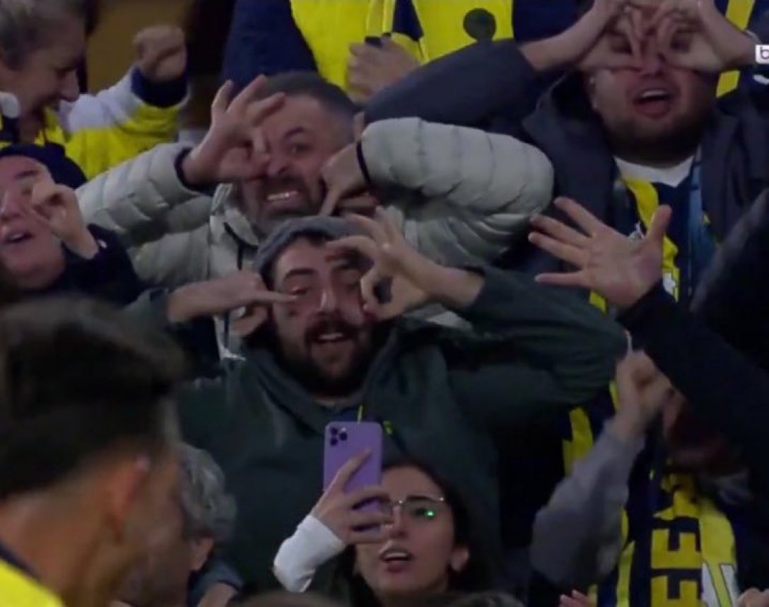 pekte umut bağlamayalım biz boğazı umut kırıklıkları ile dolu insanlarız zaten <a href="/mgorguluu/">MUHAMMET GÖRGÜLÜ</a>