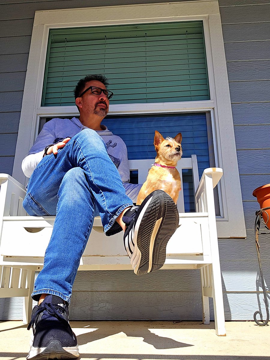 ErikDirects's tweet photo. Sunday porch-with-dog day https://t.co/KHFivRtNXn