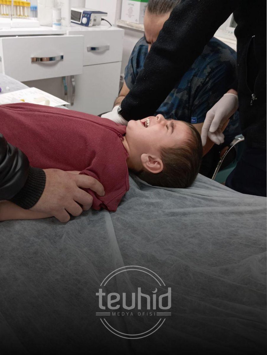 Belki bir baş ağrısı çekince hastaneye koşan bizler kendimizi Azer yerine koyalım buna biz dayanamaz ken o bunlara nasıl dayanıyor
Azer için #SonGün