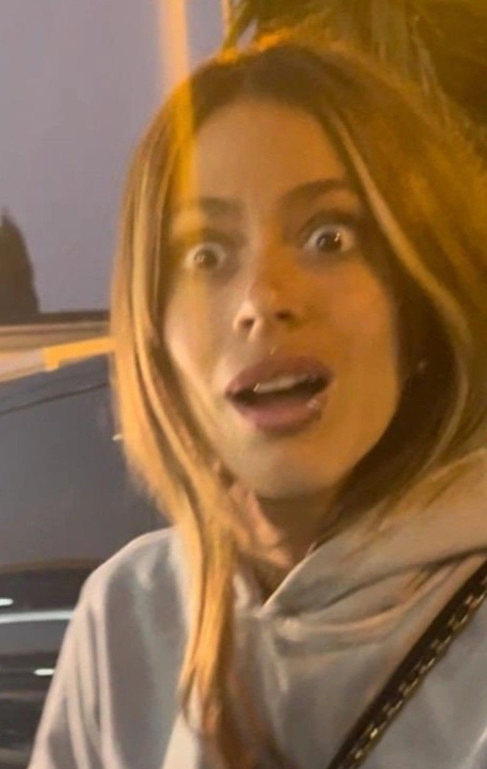 ttt_cupido's tweet image. tini cuando te dice que todavía no puede contar la sorpresa que tiene preparada