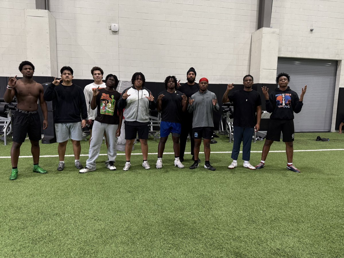 Randall "Sack Chaser" Dent π°ππ½ββοΈ (@coachsacksdent) on Twitter photo Recap of yesterday's group session was π₯. Had the dawgs going crazy with the ππ½π«²π½π«±π½.
Appreciate y'all boys for getting in the lab π§ͺ with me.
π°ππ½ββοΈπΎπ
<a href="/LacorianH/">LaCorian Hodge</a> <a href="/AdrianC_16/">Adrian Contreras</a> <a href="/coopercyphers/">Cooper cyphers42</a> <a href="/Kaleb_Wri/">Kaleb Wright</a> <a href="/D1blitzerr/">Elijah Hamilton</a> <a href="/jakobeperkins07/">jakobe perkins</a> <a href="/stunna4juju/">Deontruss βjujuβ</a> <a href="/BrianLKern/">Brian Kern</a> <a href="/NStatefootball/">NCStatefootball</a> Recap of yesterday's group session was π₯. Had the dawgs going crazy with the ππ½π«²π½π«±π½.
Appreciate y'all boys for getting in the lab π§ͺ with me.
π°ππ½ββοΈπΎπ
<a href="/LacorianH/">LaCorian Hodge</a> <a href="/AdrianC_16/">Adrian Contreras</a> <a href="/coopercyphers/">Cooper cyphers42</a> <a href="/Kaleb_Wri/">Kaleb Wright</a> <a href="/D1blitzerr/">Elijah Hamilton</a> <a href="/jakobeperkins07/">jakobe perkins</a> <a href="/stunna4juju/">Deontruss βjujuβ</a> <a href="/BrianLKern/">Brian Kern</a> <a href="/NStatefootball/">NCStatefootball</a>
