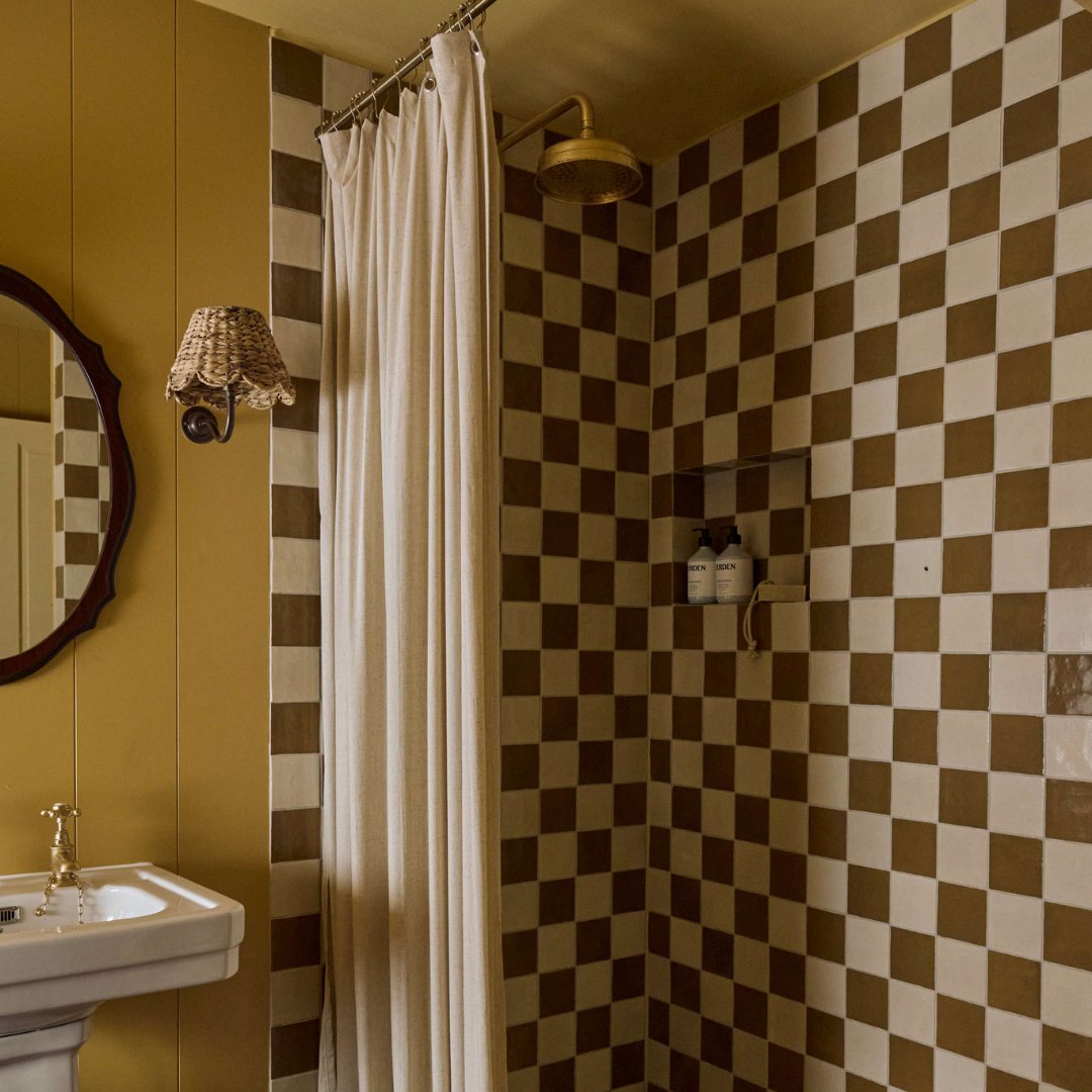 We’re so excited to introduce The Cider Store at Paradise Farm - as the name suggests, it’s pure paradise. A cool, contemporary, chic, quirky, &amp; totally unique escape for up to six people. Plus, 10 acres complete with Kune Kune pigs, pygmy goats, &amp; countryside magic! #staycurious