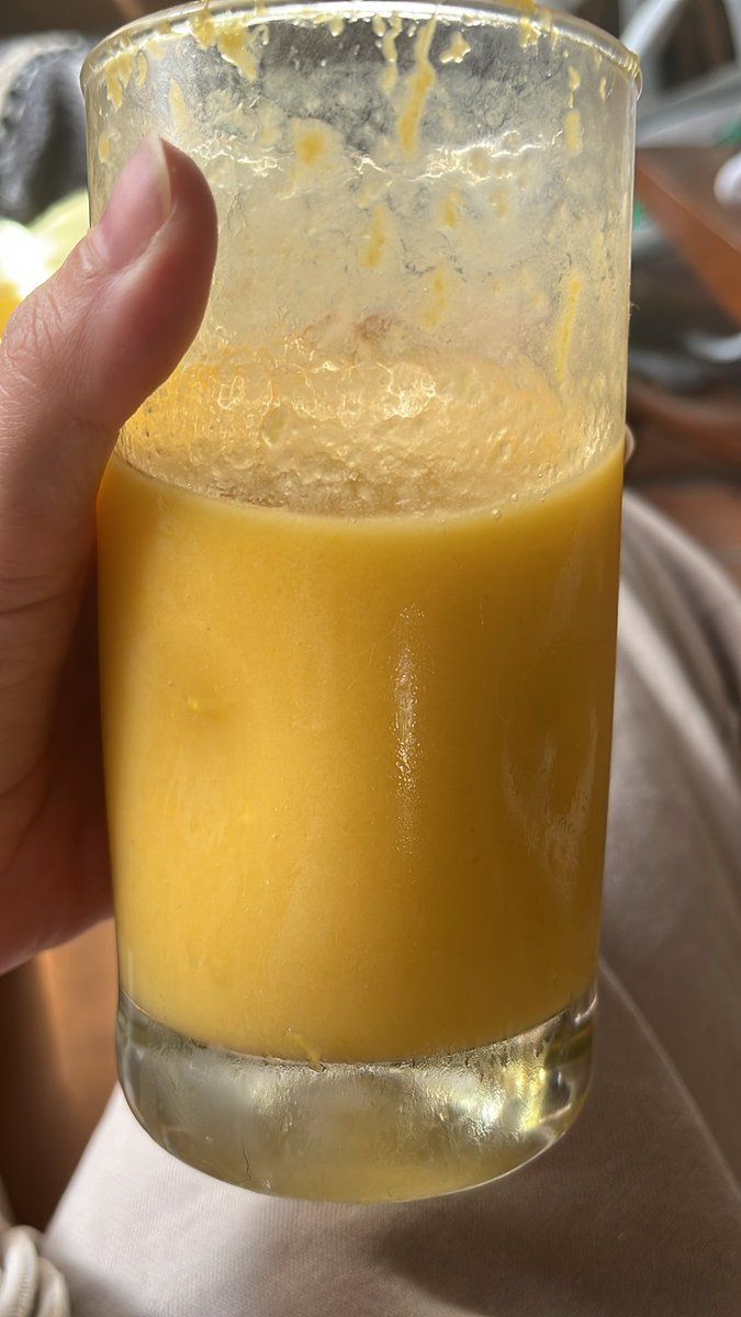 Que vas a a saber de lo que es dolor, si no has desperdiciado dos mangos para hacerte un licuado de mango que no quedó tan chido 💔