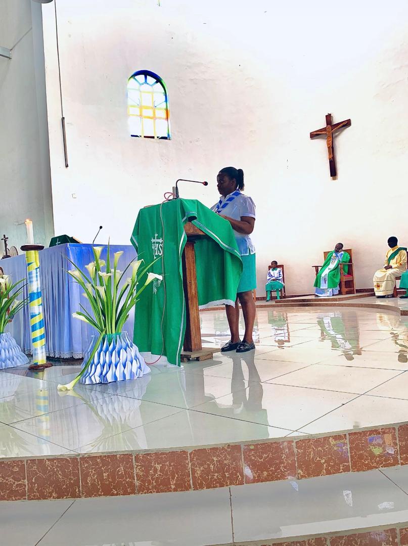 guidesrwanda's tweet photo. The Girl Guides from @RuhangoDistrict  also began the Guiding Week earlier today.  27 new Girl Guides were enrolled at the Mass at G. S. Notre Dame de Lourdes BYIMANA Secondary School. Additionally, it provided an opportunity to introduce the Mass attendees to the Girl Guide movement. #GuidingWeek #OurStory #WTD2025