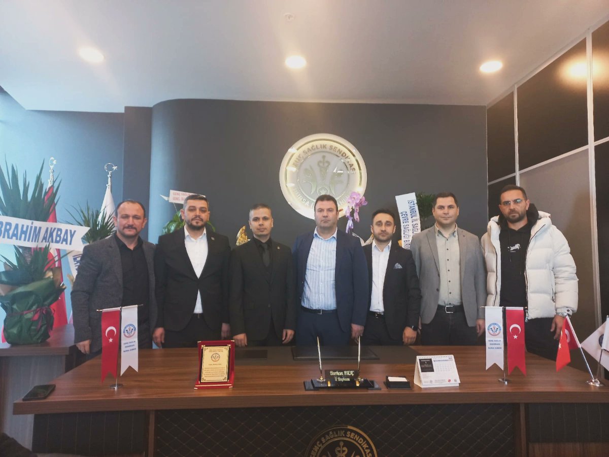 bursatecsen's tweet photo. HAYIRLI OLSUN!
Kamu Birliği Konfederasyonumuza bağlı Genç Sağlık Sen Bursa Şubemizin 1. Olağan Kuruluna ve Şube açılışına katıldık.
Yeniden Şube Başkanlığına seçilen @burhannnkilic Başkanımızı ve Yönetim Kurulu üyeliğine seçilen arkadaşlarımızı tebrik ediyor, başarılar diliyoruz https://t.co/YdO9gU08Qr