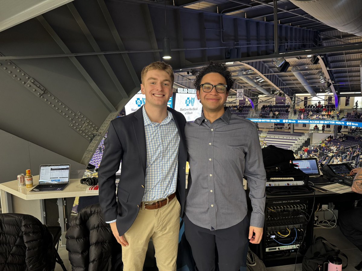 Men’s basketball is back inside Welsh-Ryan Arena - including program legend Boo Buie!!🫡

You know who else is inside the Welsh? <a href="/PatrickWinograd/">Patrick Winograd</a> and <a href="/griffinsenyek/">Griffin Senyek</a> of course, bringing you all the action for today’s afternoon marquee!😉

Tune in on Mixlr!
wnur-sports.mixlr.com