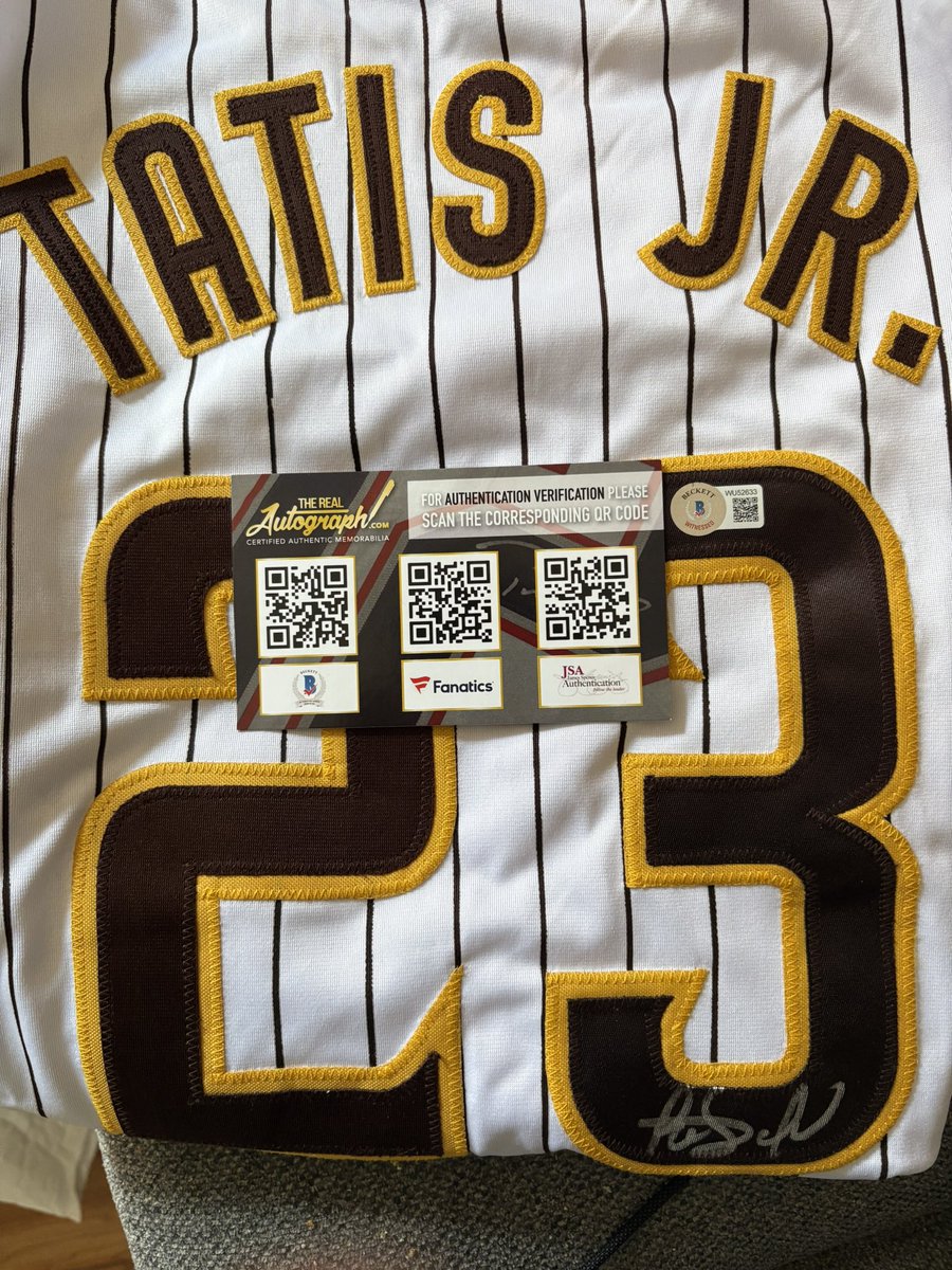 QuackedOnPadres (@quackedonpadres) on Twitter photo 🚨Alright fuck it Sunday funday giveaway🚨
Who screams Sunday Funday? Bebo.
Prize: one <a href="/beckettcollect/">Beckett Collectibles</a> certified <a href="/tatis_jr/">Fernando Tatis Jr.</a> signed <a href="/Padres/">San Diego Padres</a> jersey.
How to win: LIKE/FOLLOW/RT and drop a gif of Bebo for the vibez.
Winner announced live friday! 🚨Alright fuck it Sunday funday giveaway🚨
Who screams Sunday Funday? Bebo.
Prize: one <a href="/beckettcollect/">Beckett Collectibles</a> certified <a href="/tatis_jr/">Fernando Tatis Jr.</a> signed <a href="/Padres/">San Diego Padres</a> jersey.
How to win: LIKE/FOLLOW/RT and drop a gif of Bebo for the vibez.
Winner announced live friday!
