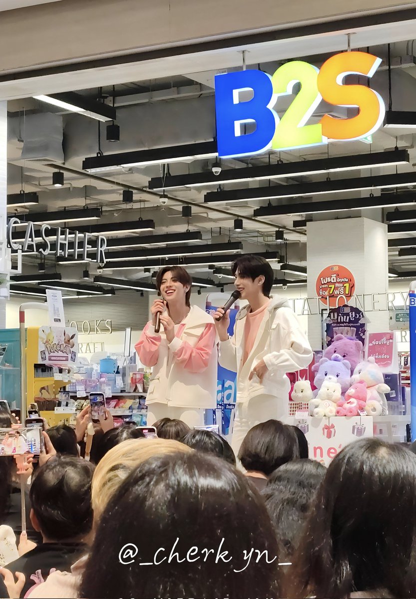 _cherkyn_'s tweet photo. หัวใจแตกดังปุ้ง! เพราะความน่ารักของเติ้ลเฟิร์สวัน🐶🐰🫶🏻✨

#TleFirstonexEsplanadeRatchada
#TleFirstone #เติ้ลเฟิร์สวัน https://t.co/GW73TbnpHU