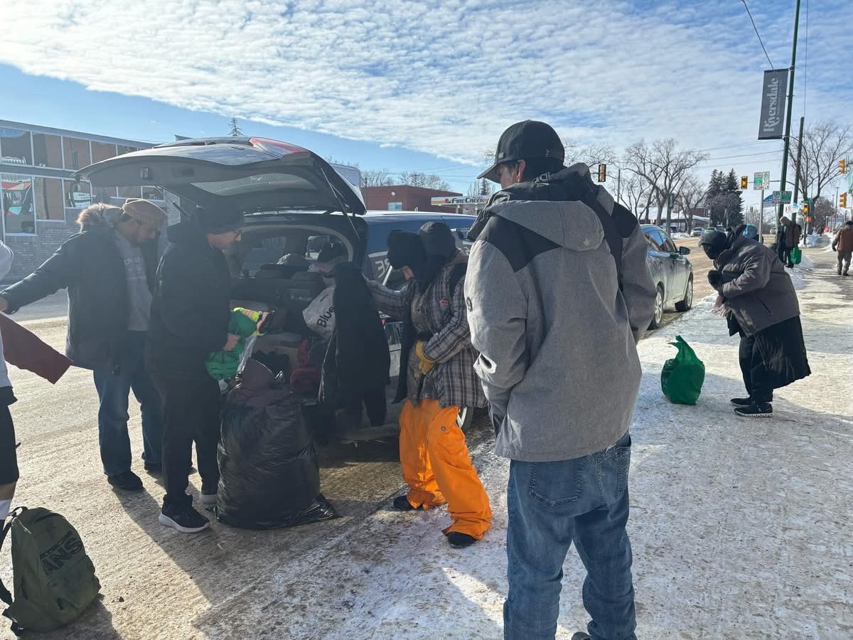 Muslim Youth Organize Winter Clothes Drive in Saskatoon ❄️

On Feb 15, 2025, Ahmadiyya Muslim Youth from Saskatoon, SK chapter of <a href="/AMYACanada/">Muslim Youth Canada</a> collected two truckloads of winter clothes for local charities.

Helping the less fortunate during the harsh -40°C cold. 🤲❤️

 #Saskatoon