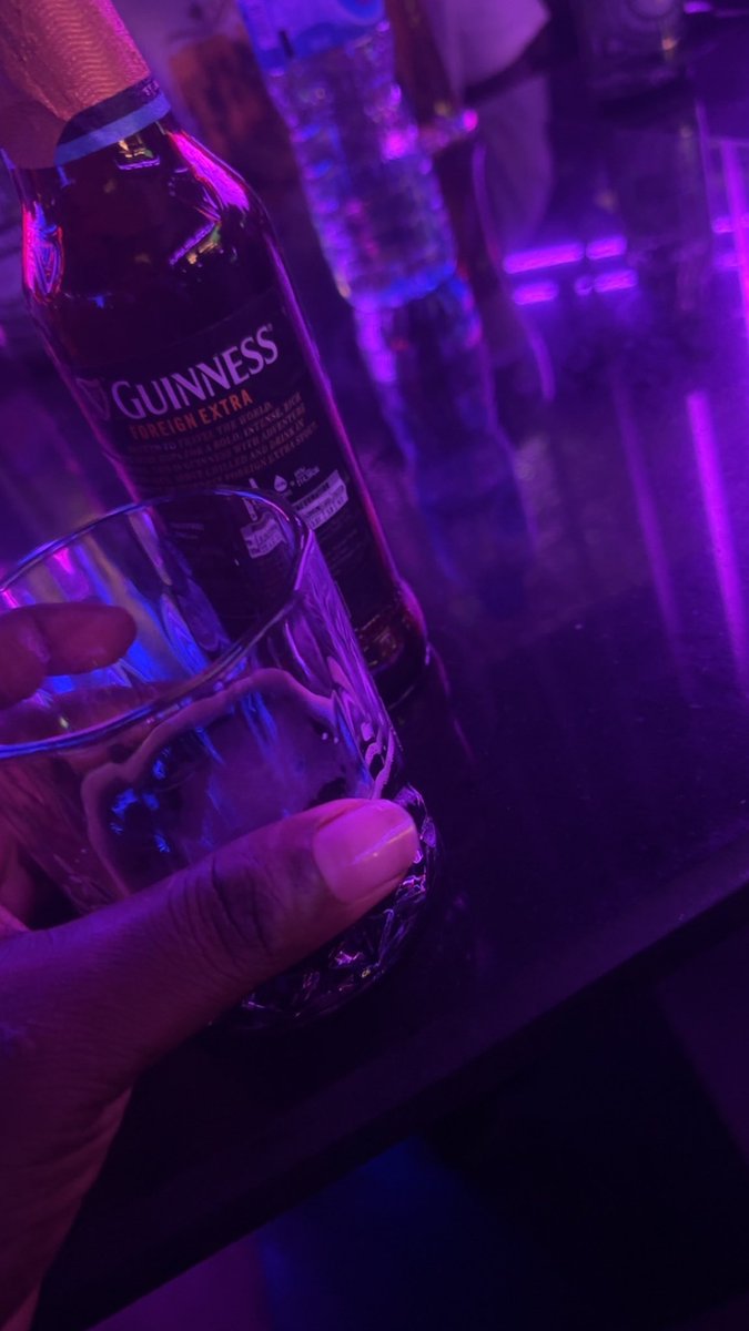 OlaTohCode's tweet image. A cold beer with friends is always a good way to relax and take your mind off things. Just enjoy the moment and don’t let overthinking ruin your night